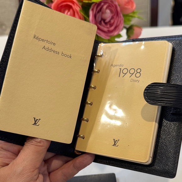 Authentic Louis Vuitton Black Epi Leather Agenda - Picture 8 of 14